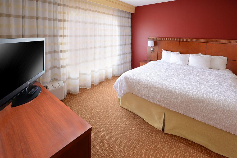 Courtyard By Marriott Dallas Plano Parkway At Preston Road Exterior photo