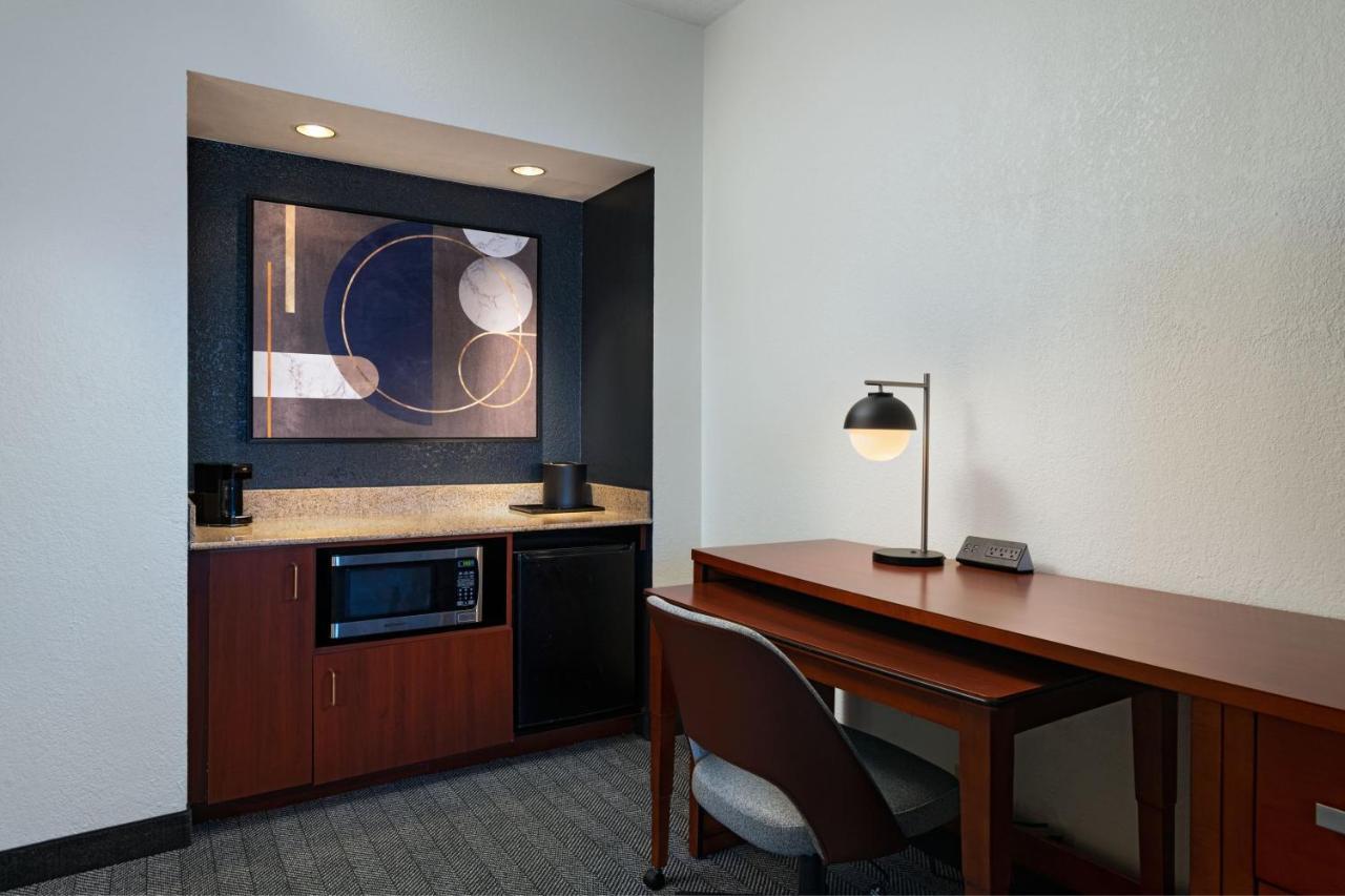 Courtyard By Marriott Dallas Plano Parkway At Preston Road Exterior photo
